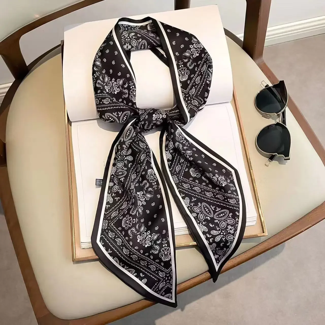 Luxury Bags Brands For Women - Sciarpa Skinny Stampata di Design, Foulard