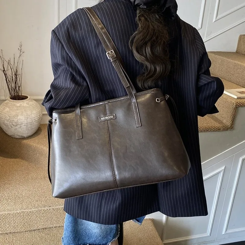 Luxury Bags Must Have - Borsa fasciatoio di lusso firmata da