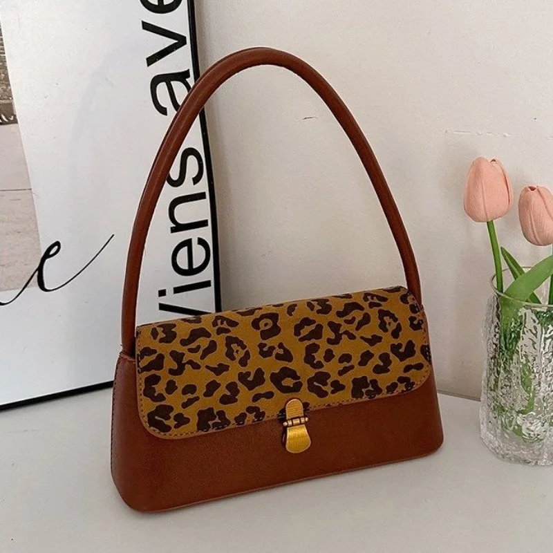 Elegante Borsa Fasciatoio da D - Luxury Bags Must Have recensione e prezzo