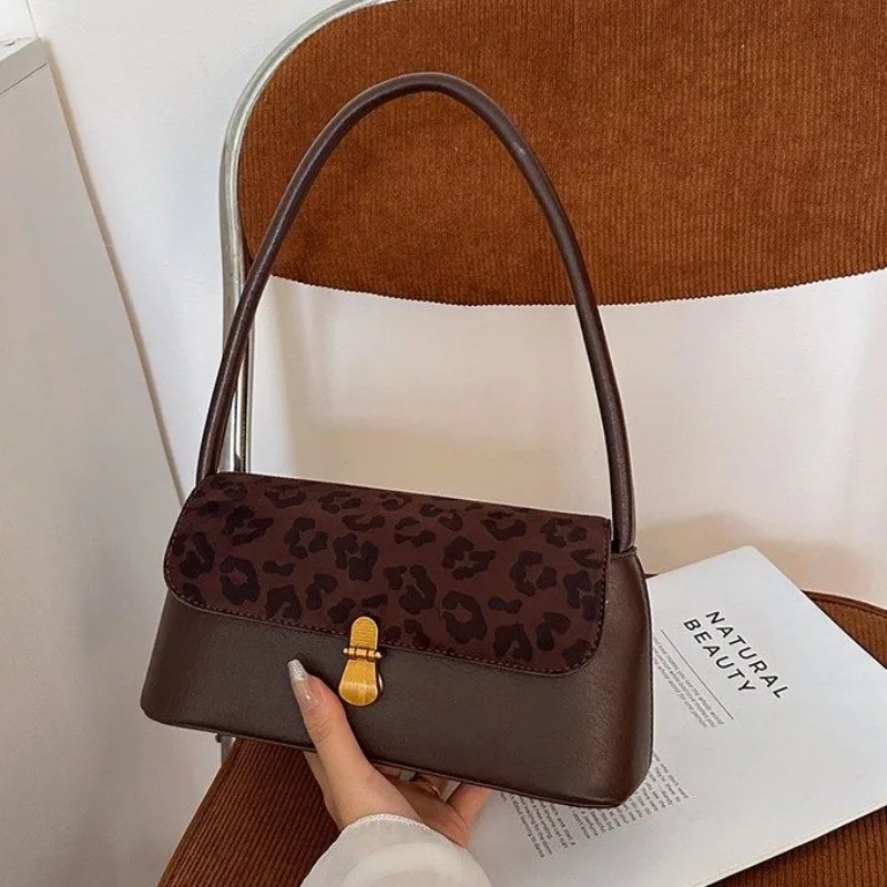 Elegante Borsa Fasciatoio da D - Luxury Bags Must Have recensione e prezzo